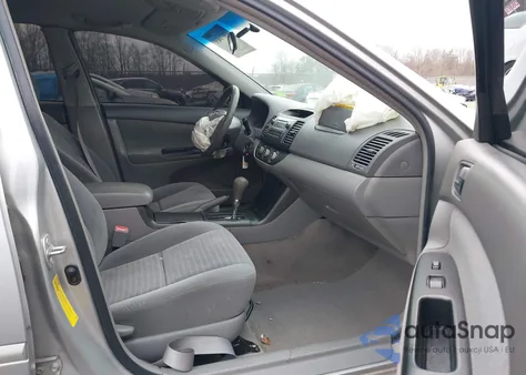 2006 Toyota Camry Le z USA, uszkodzony, nr VIN 4T1BE30K06U112890